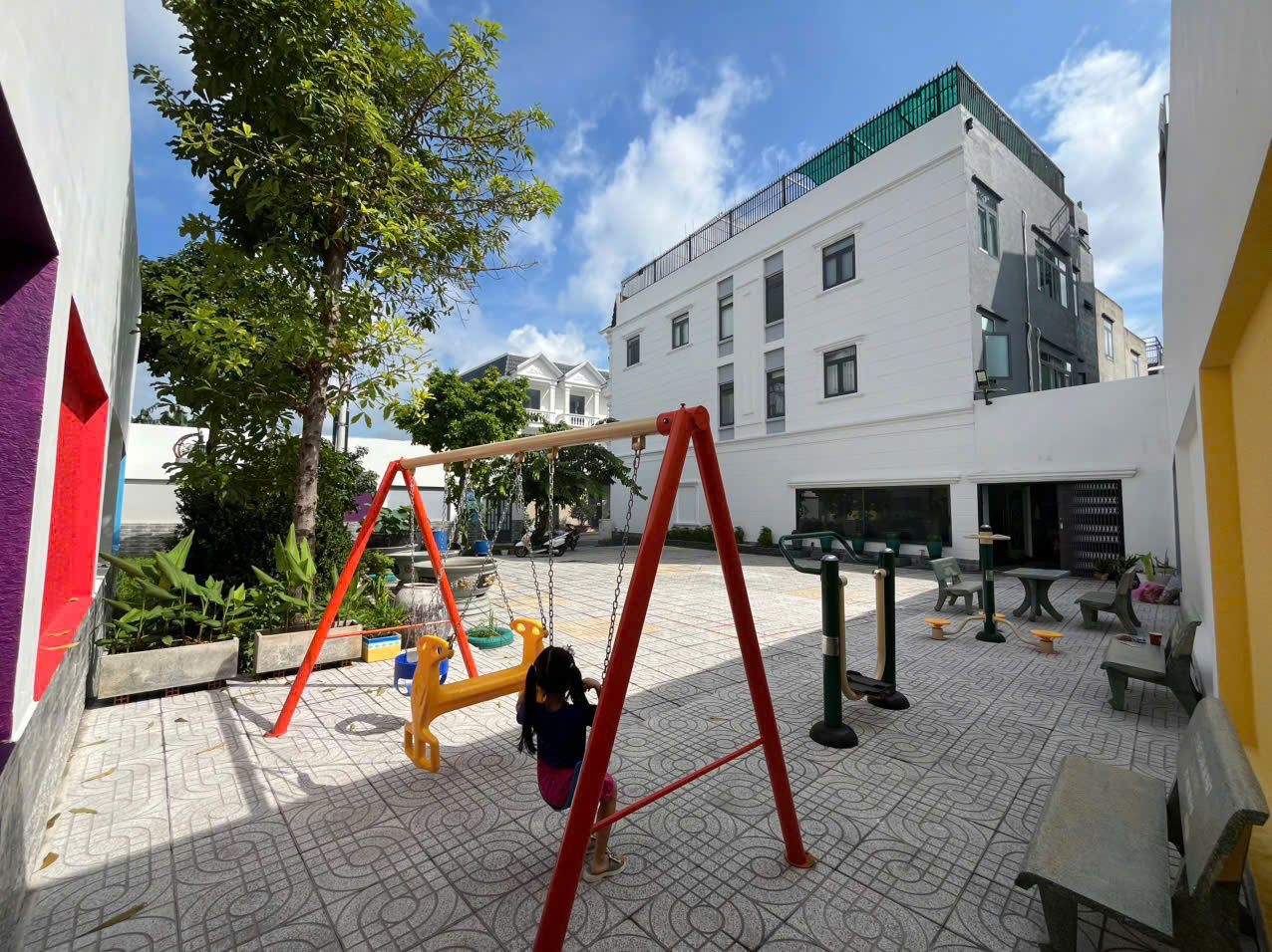 Kẹt bank bán gấp nhà đẹp 4 tầng trung tâm Lái Thiêu, Thuận An giá kd