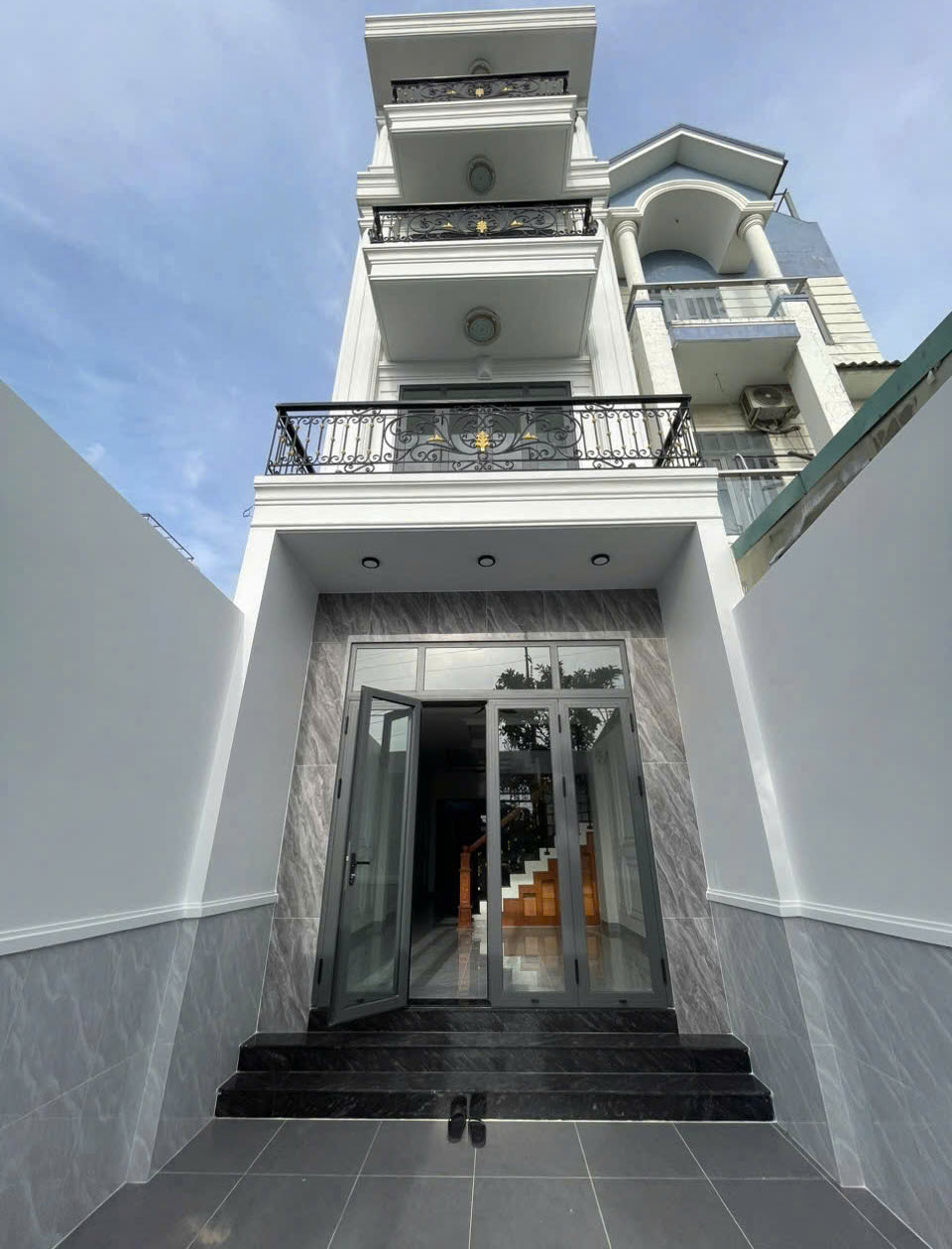 ban nha dep thu duc hem xe hoi